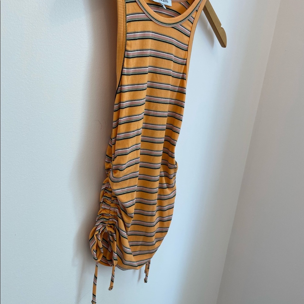 OLIVACEOUS Ruched Top - Picture 2 of 4